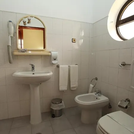 Hotel Residencial Sra. Da Lomba Pinhanços Esterno foto