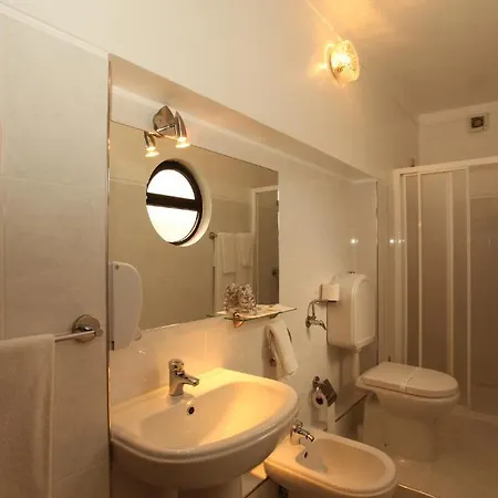 Hotel Residencial Sra. Da Lomba Pinhanços Esterno foto
